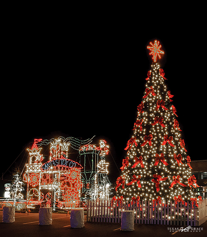 The Woodlands, TX - Waterway Christmas tree